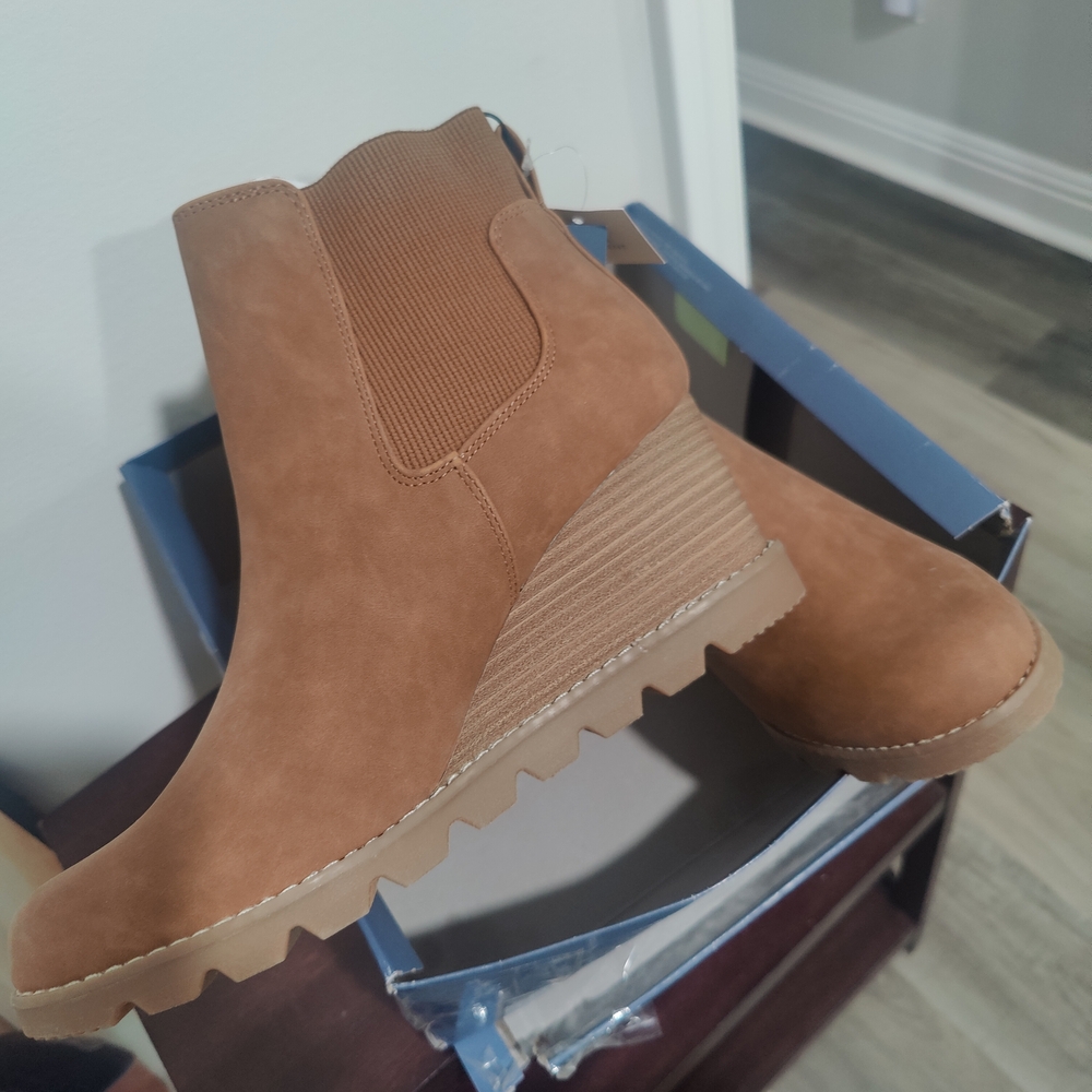 Brown Suede Ankle Boots - Picture 4 of 10